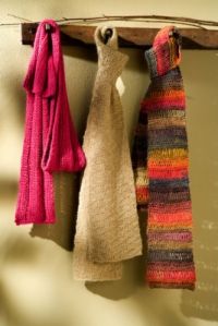 Une collection d'images de tricoter un foulard dans une journée pour les nuls