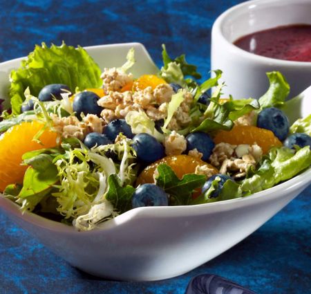 Photographie - Plat ventre alimentation: Le petit déjeuner salade de bleuets