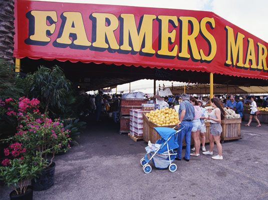 Rencontrez les producteurs à un les agriculteurs' market. [Credit: PhotoDisc, Inc.]