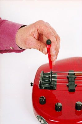 Photographie - Comment et pourquoi d'ajuster les selles de votre guitare basse