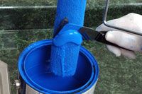 Comment nettoyer la peinture au latex à partir de couvertures de rouleaux et les cages