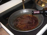 Comment déglacer la poêle pour faire une sauce