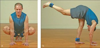 Photographie - Comment faire le corbeau exercice Yoga-avec-poids