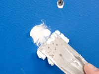 Comment fixer le soulèvement des clous dans les murs et plafonds