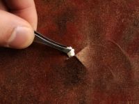 Comment réparer les bulles de papier peint causées par l'excès d'adhésif