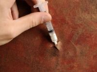 Comment réparer les bulles de papier peint causées par l'excès d'adhésif