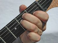 Photographie - Comment jouer un e accord majeur dans la guitare