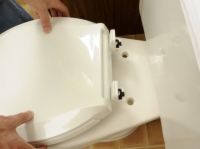Procédure de remplacement d'un siège de toilette