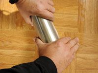 Comment remplacer les tuiles de plancher en vinyle