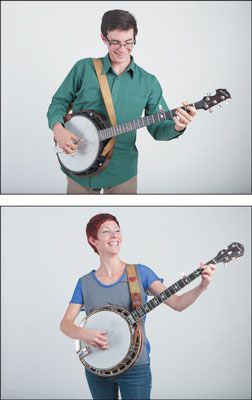 Deux façons différentes de porter un bracelet de banjo. [Crédit: Photographies par Anne Hamersky]