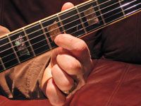 Comment accorder une guitare à se utilisant la méthode de cinquième frette