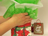 Comment emballer des cadeaux dans un sac-cadeau