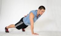 Poussoir intermédiaire pour le fitness paléo: celui-bras push-up