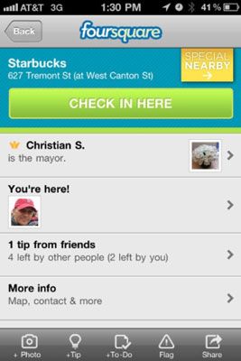 Foursquare caractéristiques comprennent le check-in, les mairies, les promos, qui's there or nearby, and social