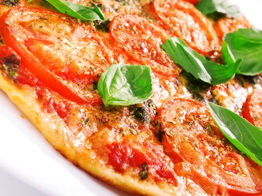 Photographie - Recettes régime méditerranéen: la pâte à pizza et pizza Margherita