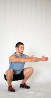Paleo exercice de remise en forme: le squat de poids corporel