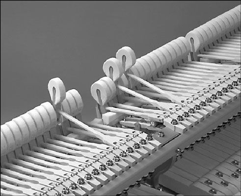 Marteaux vibrer les cordes de piano à produire de la musique à vos oreilles.