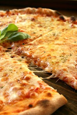 Pizza à la tomate et mozzarella (Pizza margherita)
