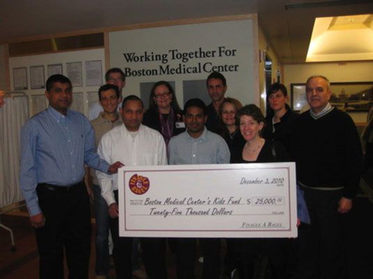 Ces gestionnaires de Boston's Finagle-A-Bagel visited the cause hospital and saw firsthand the