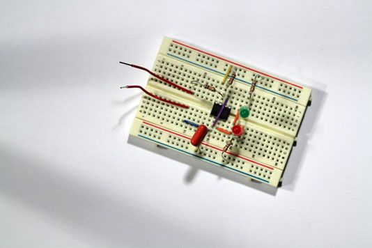 Photographie - Prototype d'une étape à pile ou face électronique 3: relier le circuit Finger-Touch