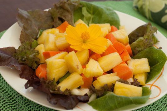 Recette pour la carotte épicée et d'ananas sambal