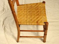 Réparation des vieilles chaises en bois