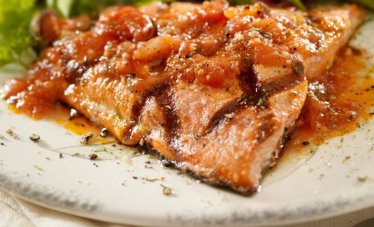 Photographie - Saumon à la sauce de tomates fraîches (salmone con pomodoro fresco)
