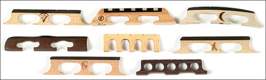 Ponts de Banjo viennent dans une variété de bois, grammages et formats. [Crédit: Photo gracieuseté de Elder