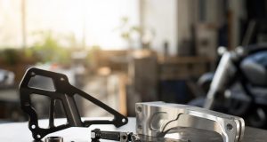Pièce moto sur mesure, qu’est-ce qui influence vraiment le délai de fabrication